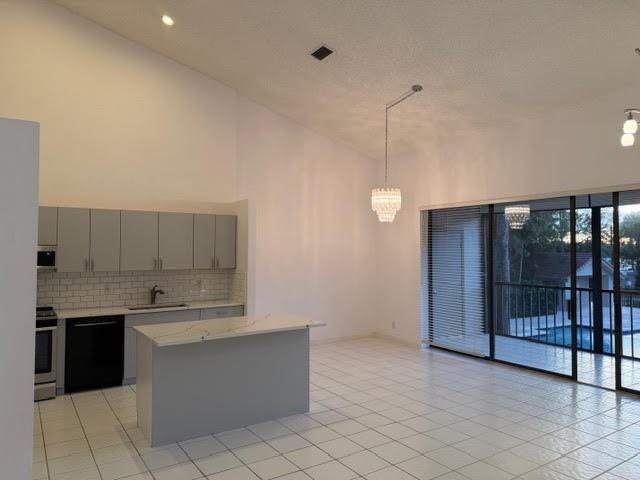 5790 Coach House Cir #5790G - Photo 4 of 26