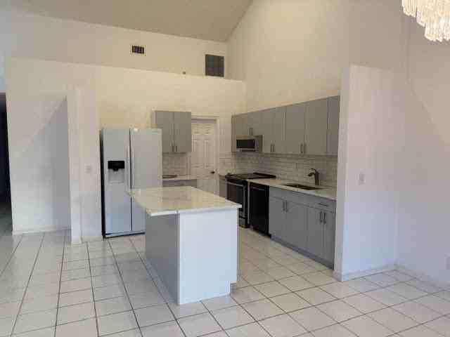 5790 Coach House Cir #5790G - Photo 6 of 26