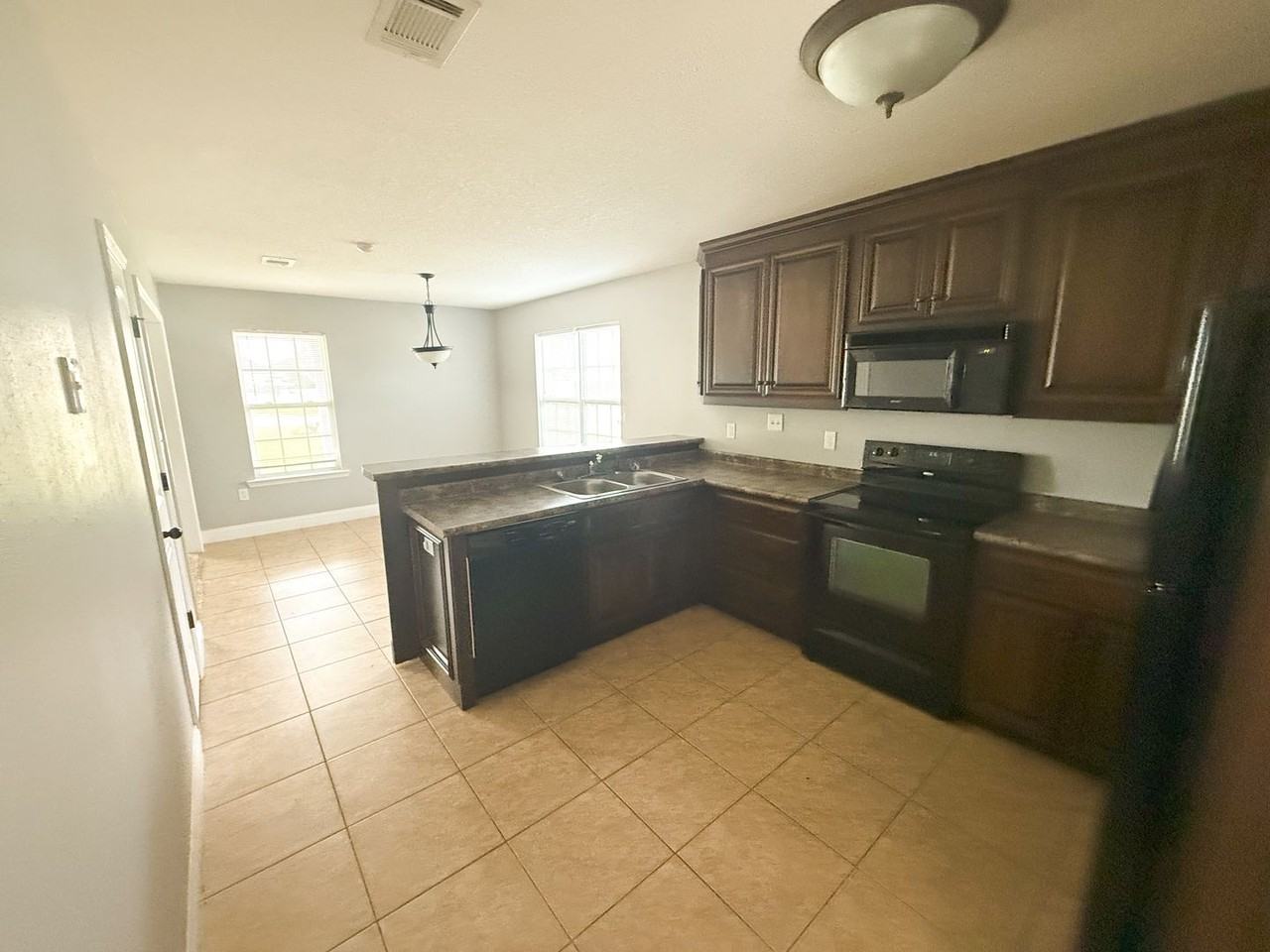 4646 Stonewall Cir - Photo 7 of 11