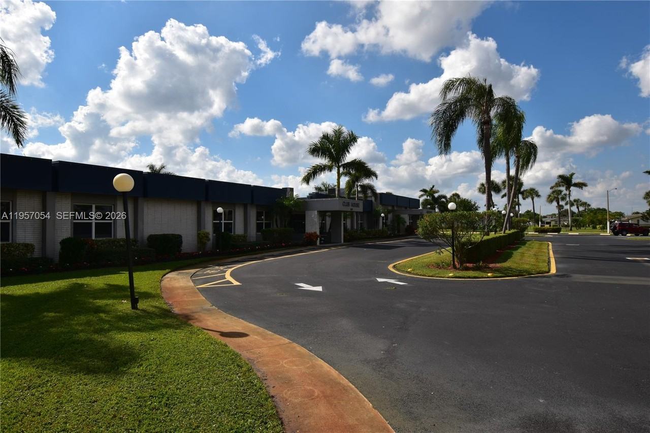 2750 Emory Dr W #2750H - Photo 2 of 37