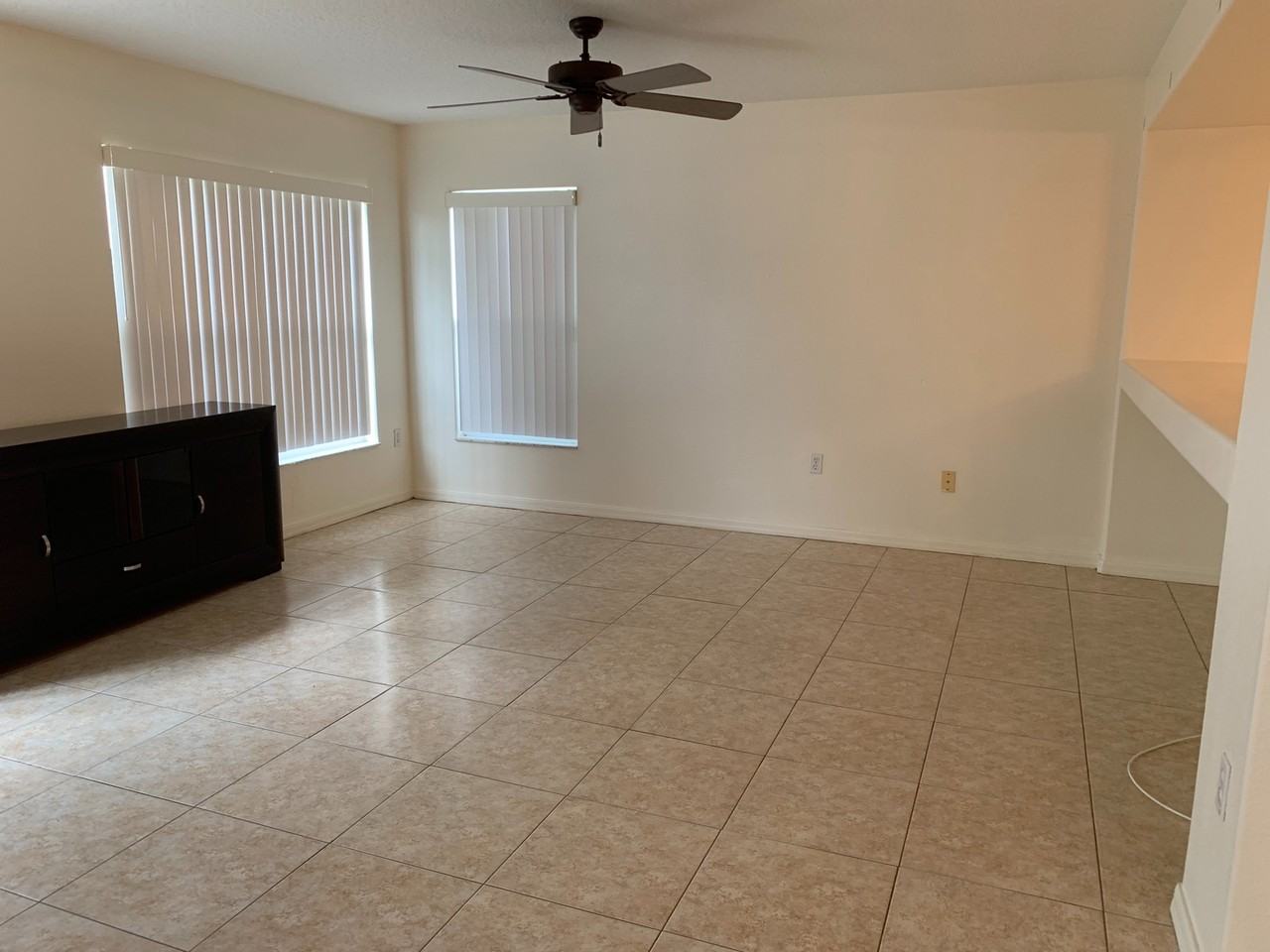 2724 Lyndscape St - Photo 6 of 26