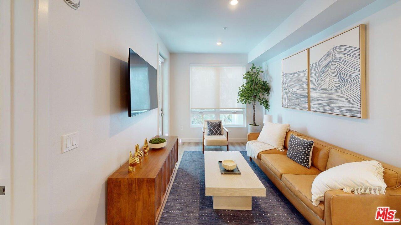 1340 S Hill St #1340-213 - Photo 2 of 6