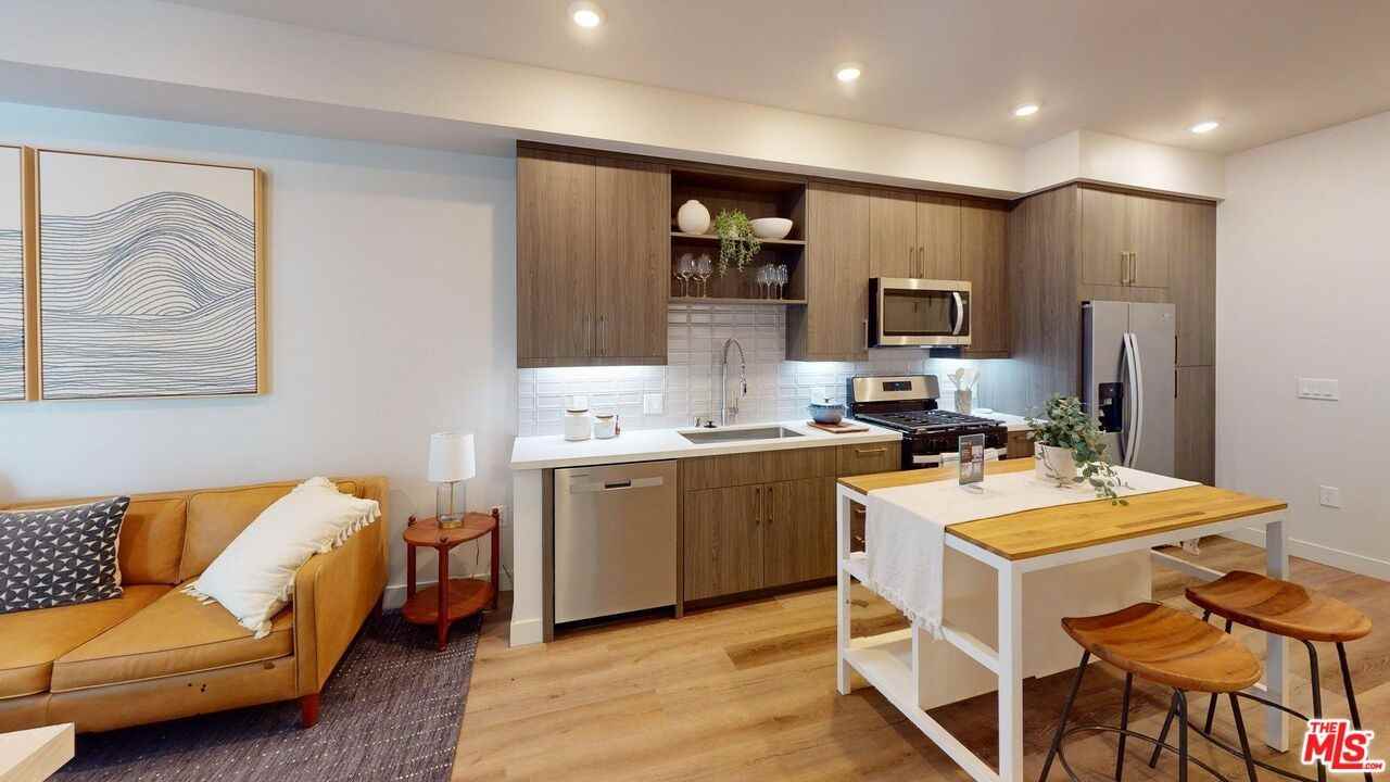 1340 S Hill St #1340-213 - Photo 3 of 6