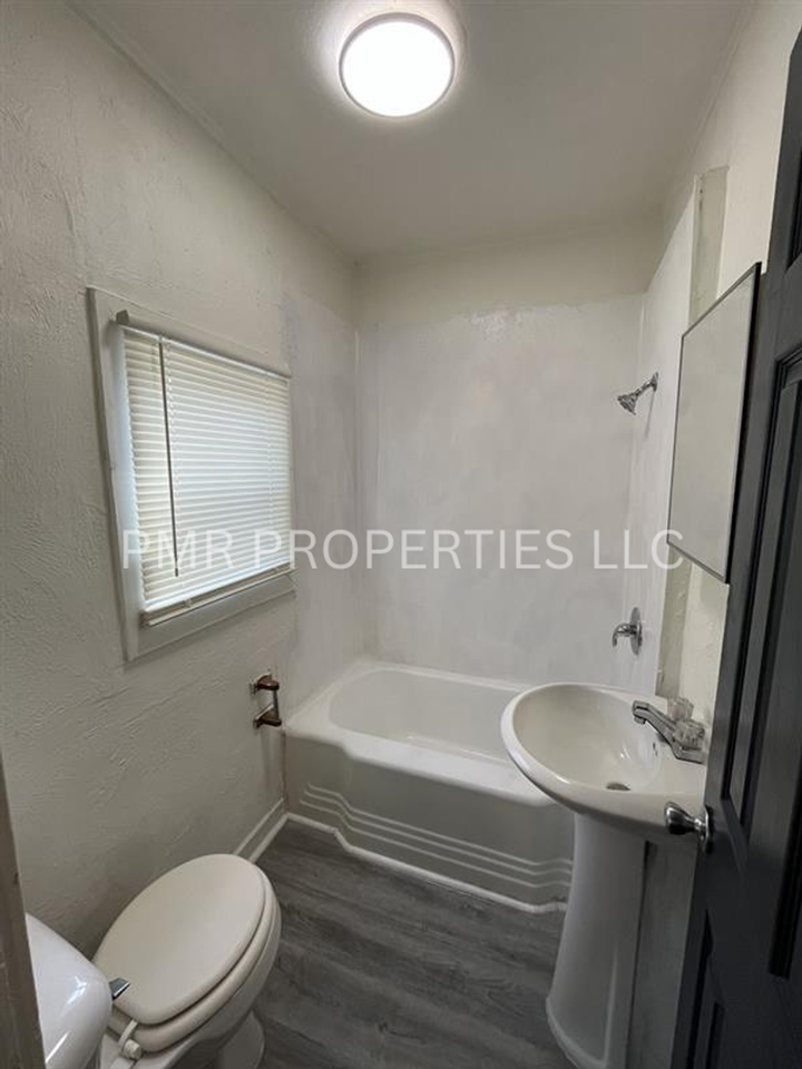 1506 5th Ave #1-2 - Photo 4 of 7