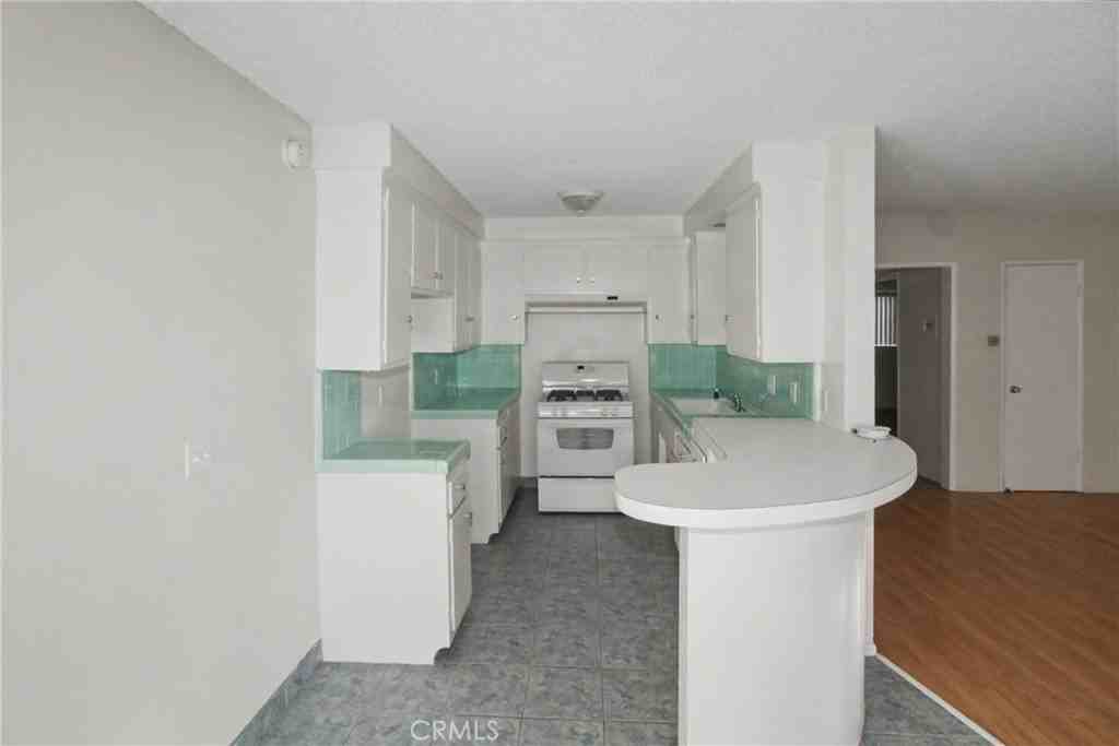 13609 Van Ness Ave #13609-2 - Photo 7 of 15