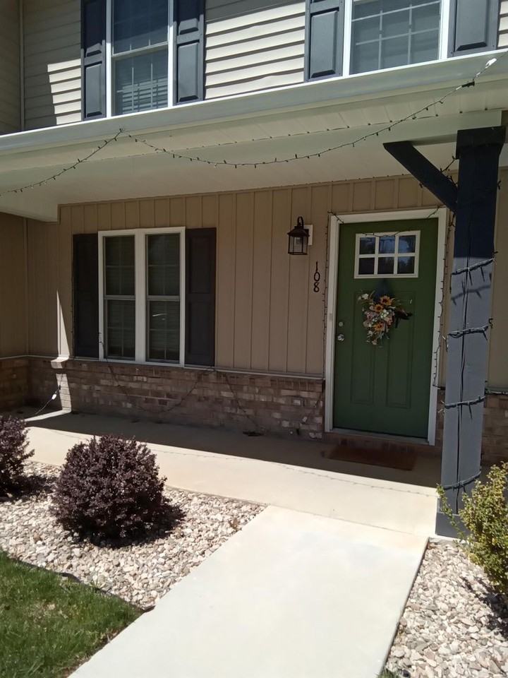 108 Squire Cir - Photo 2 of 14