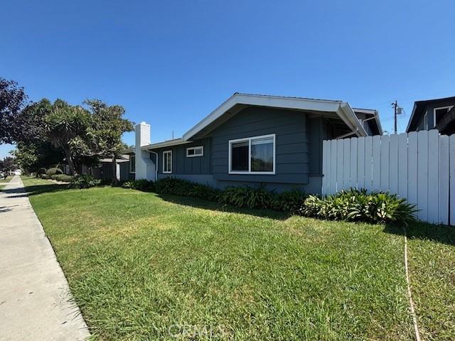 17132 Emerald Ln #17132D - Photo 3 of 24