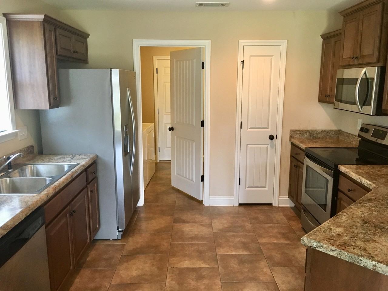 926 Tudor Ln - Photo 2 of 10