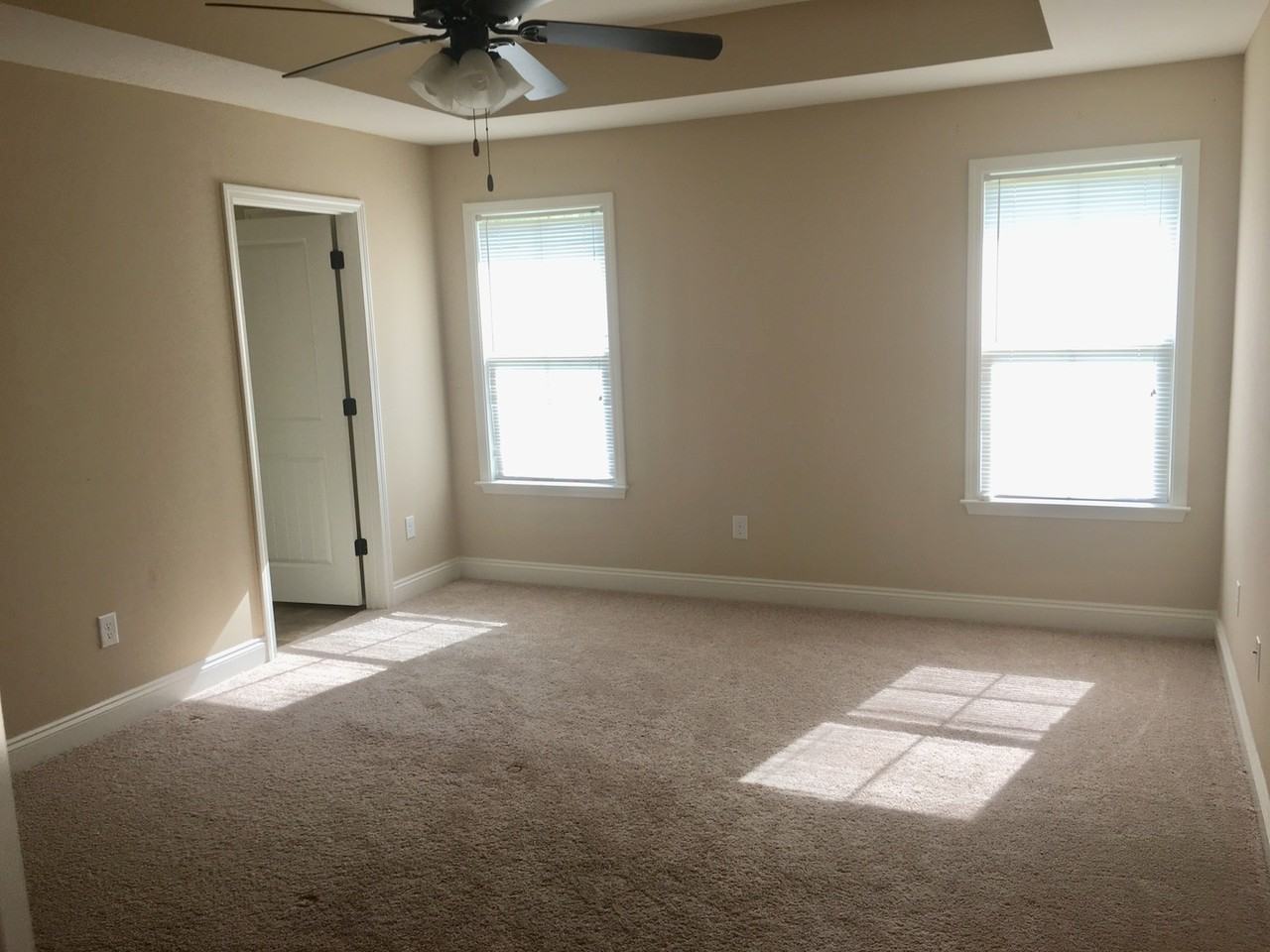 926 Tudor Ln - Photo 4 of 10