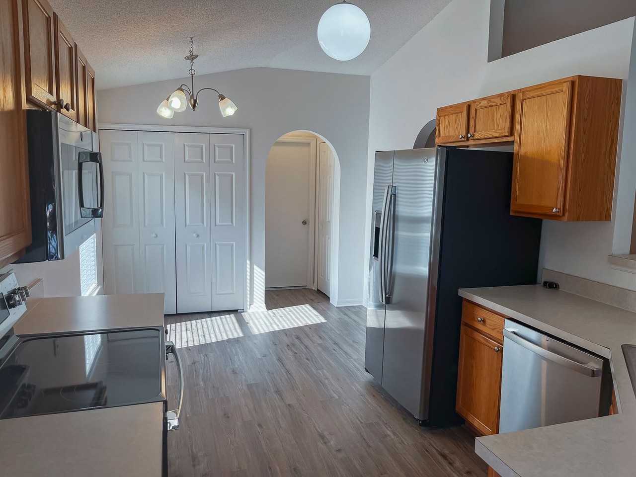 7867 Country Chase Ave - Photo 3 of 11