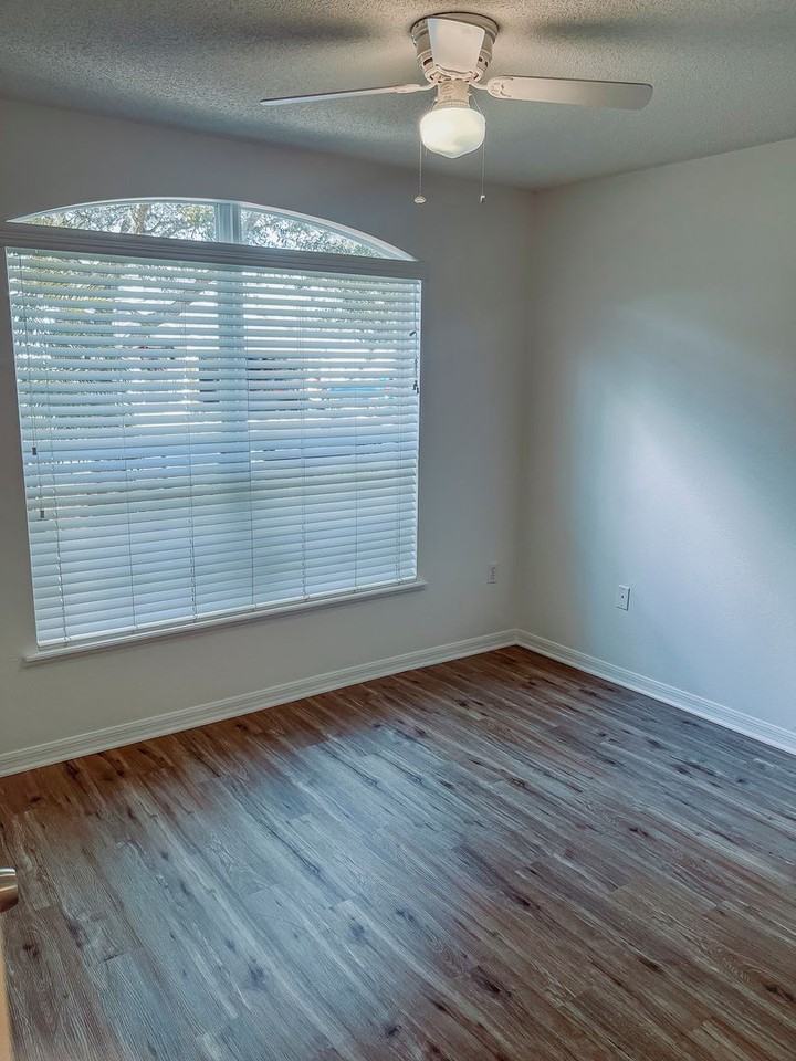 7867 Country Chase Ave - Photo 7 of 11