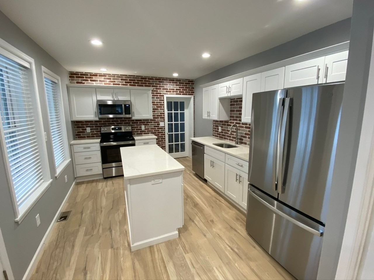 553 Ridge St - Photo 6 of 39