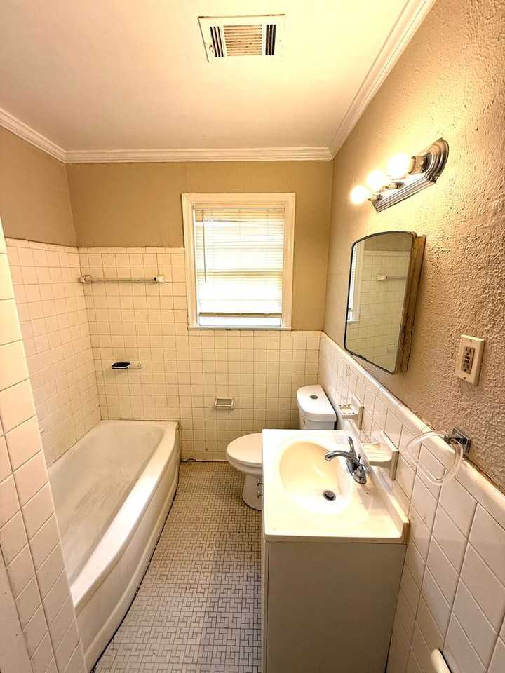 1707 Owens St - Photo 3 of 10