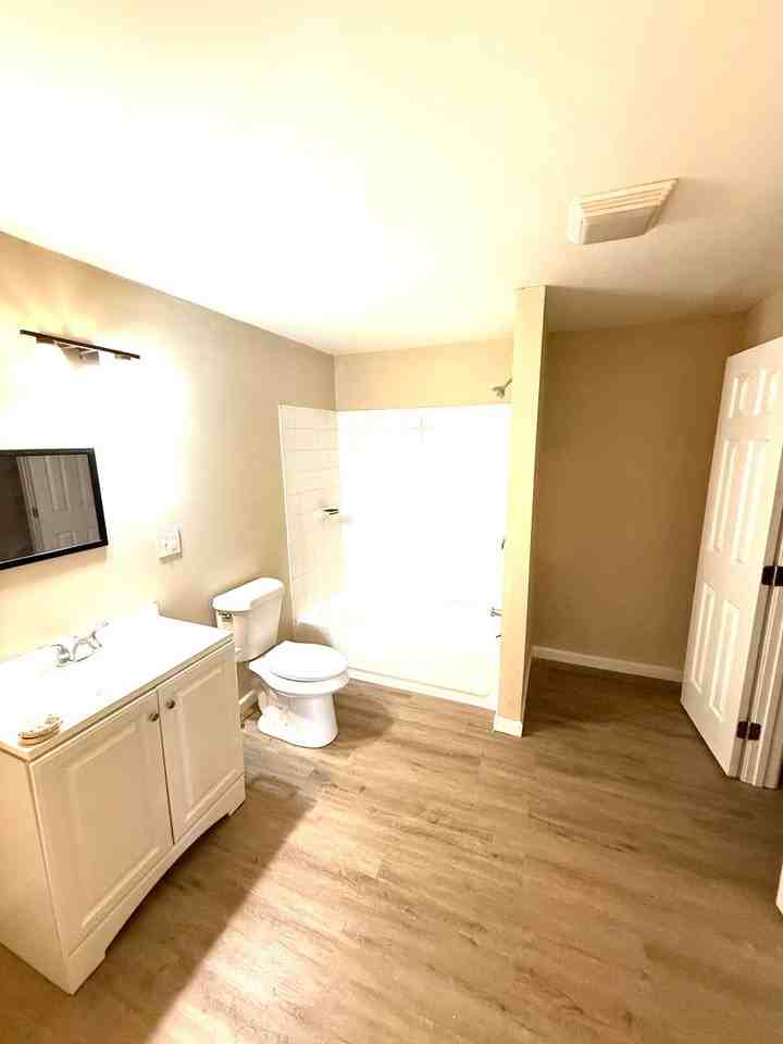 1707 Owens St - Photo 4 of 10