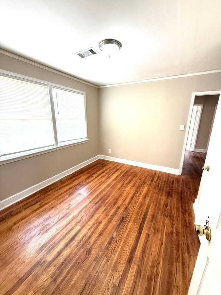 1707 Owens St - Photo 7 of 10