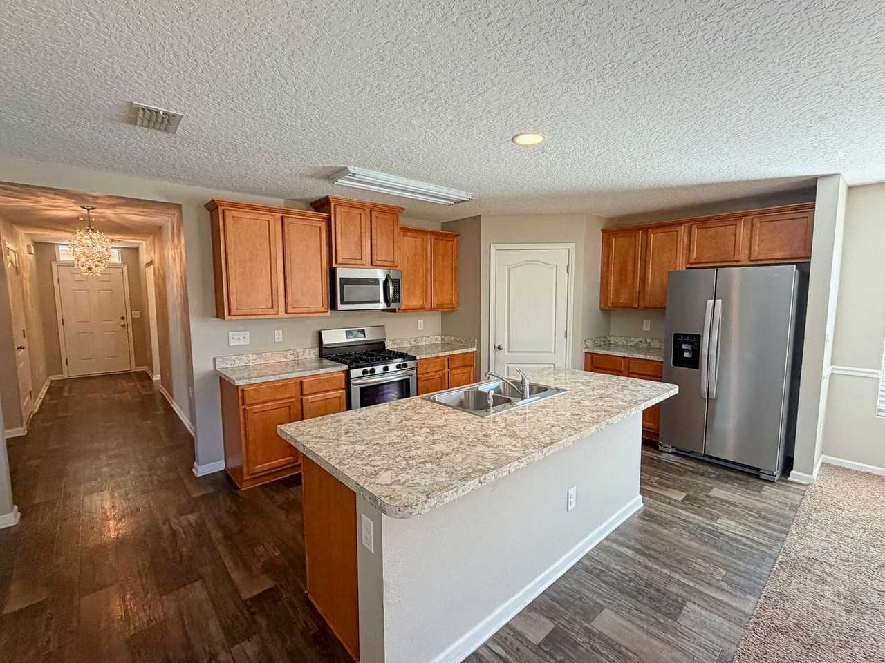 125 Fairway Ct - Photo 3 of 19