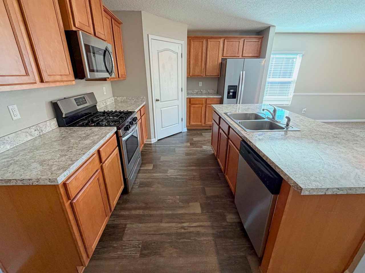 125 Fairway Ct - Photo 4 of 19