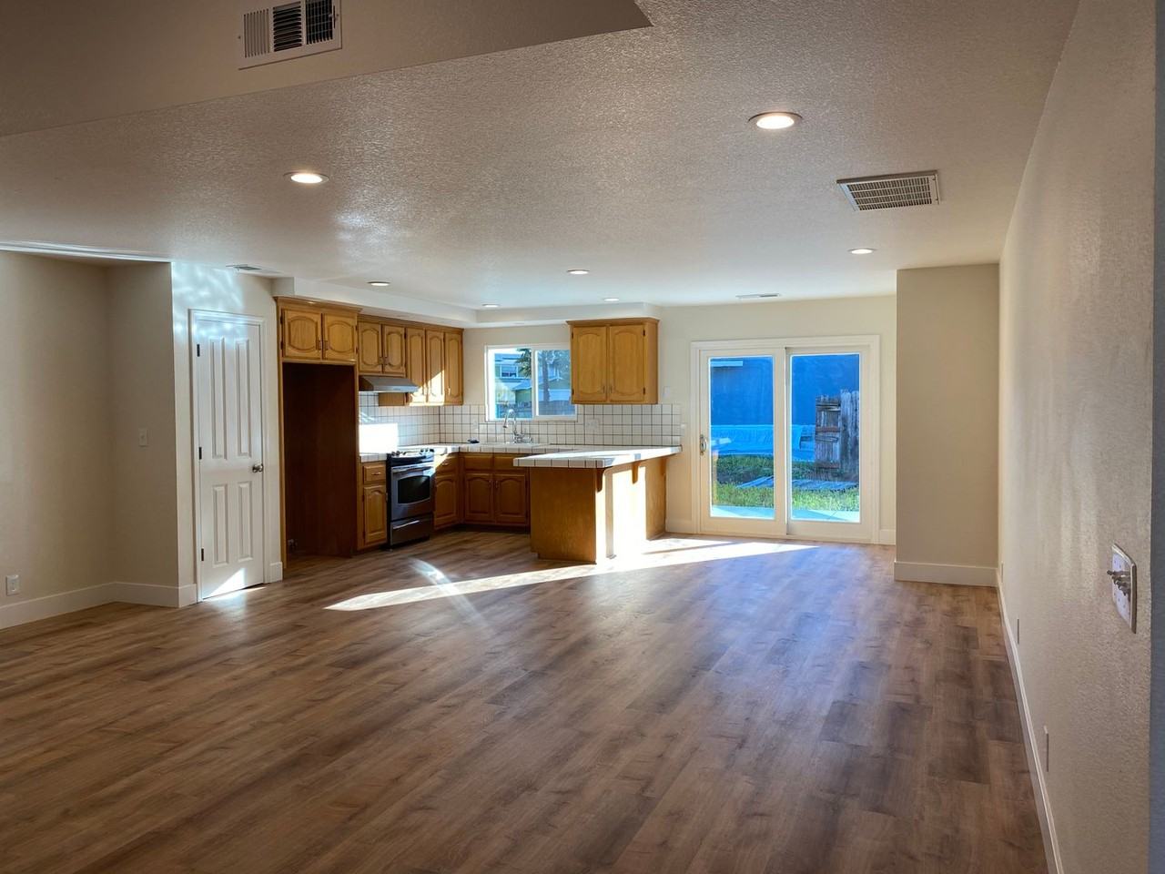 419 Woodhaven Dr - Photo 4 of 28