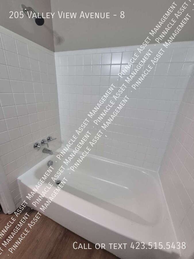 205 Valley View Ave #8 - Photo 3 of 20