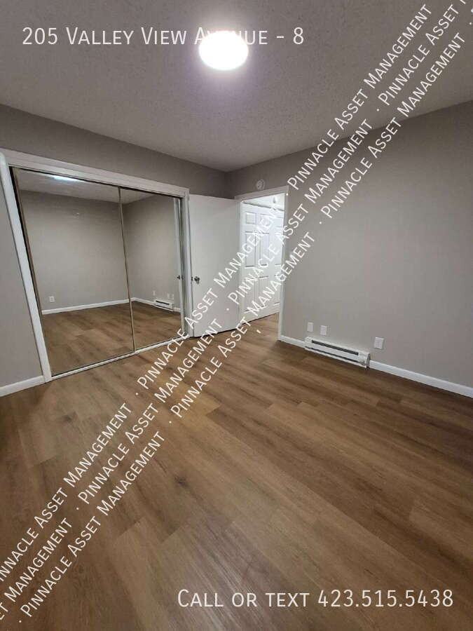 205 Valley View Ave #8 - Photo 6 of 20