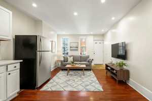 featured image of 928 W Boston St