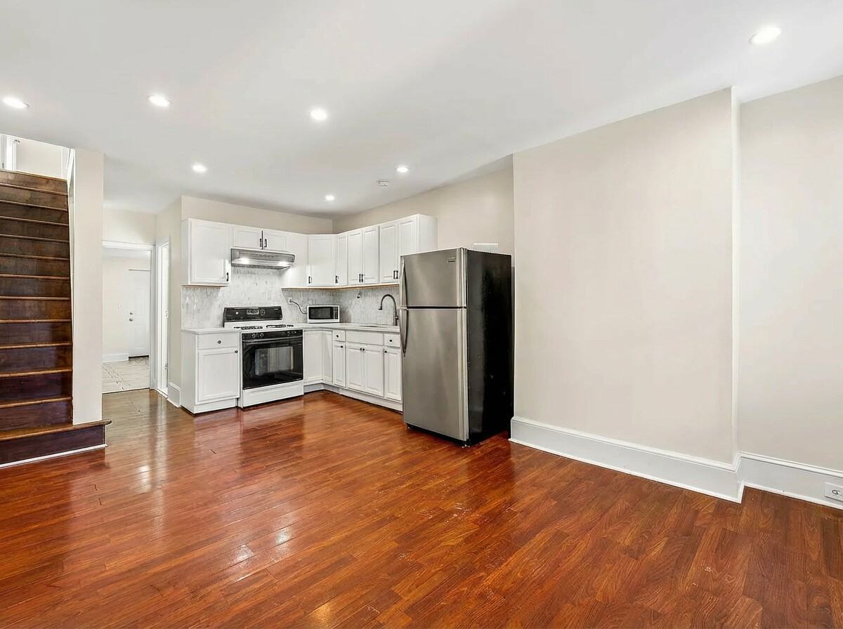 928 W Boston St - Photo 3 of 11