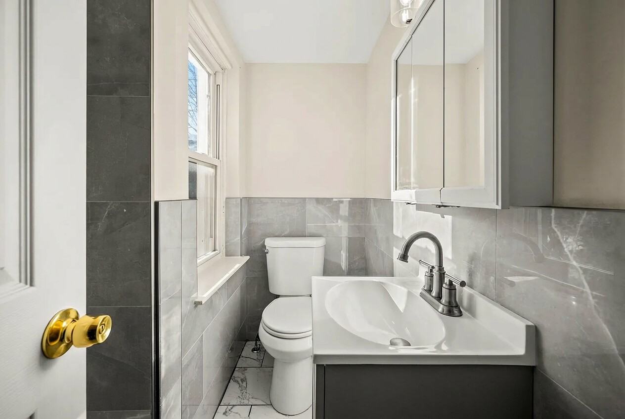 928 W Boston St - Photo 4 of 11