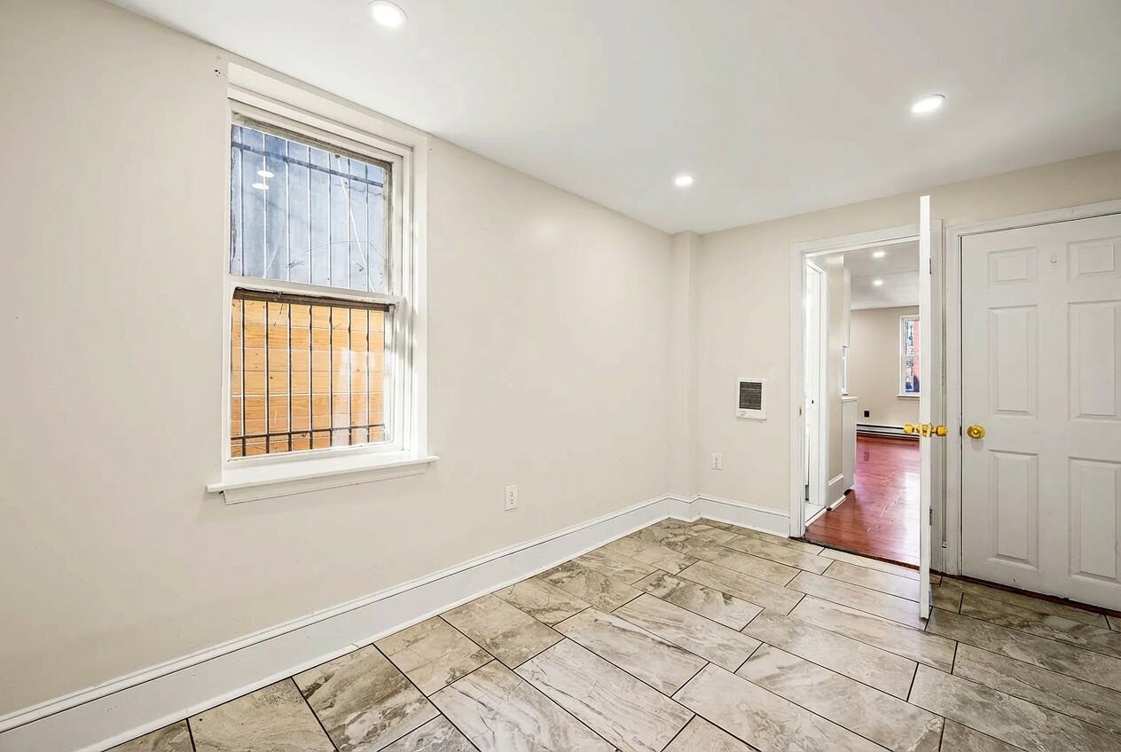 928 W Boston St - Photo 7 of 11