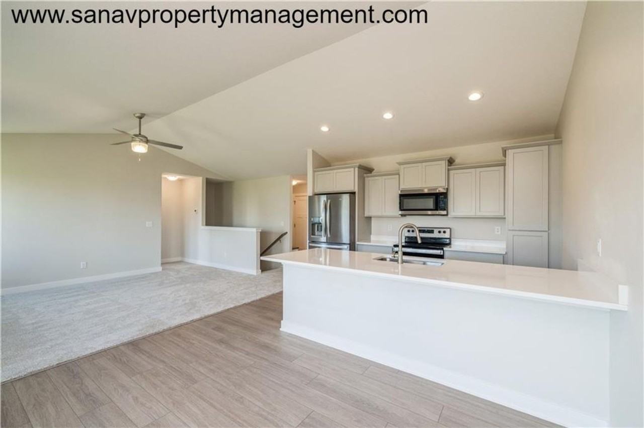 2101 Waller Ave - Photo 3 of 8