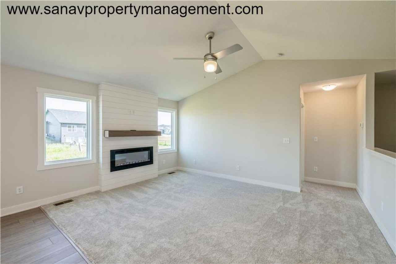 2101 Waller Ave - Photo 4 of 8