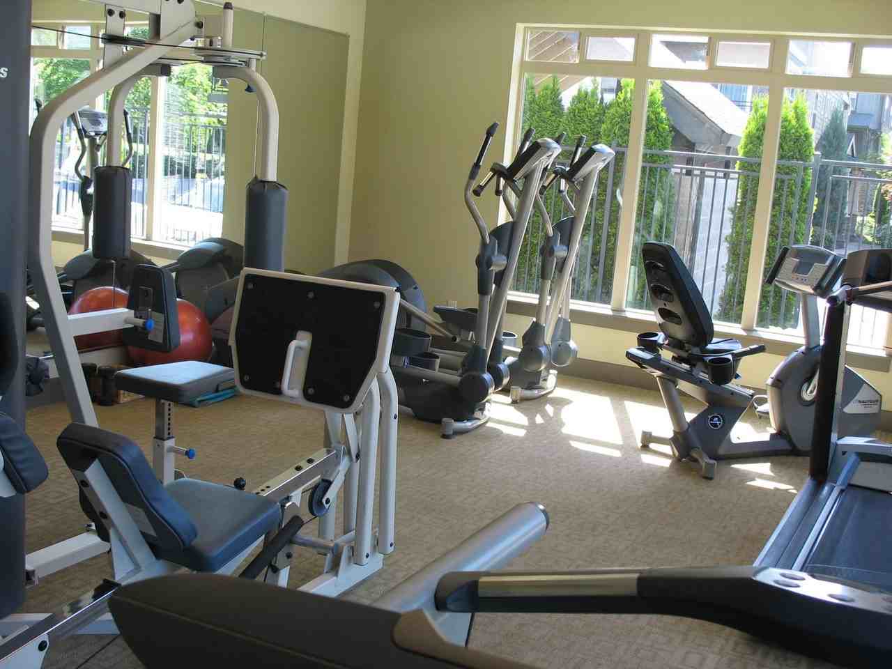 734 Ne Adwick Dr - Photo 5 of 37