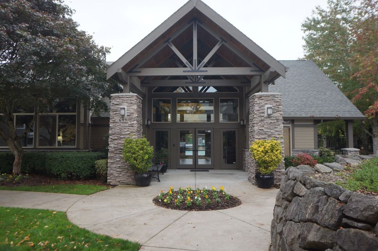 734 Ne Adwick Dr - Photo 6 of 37