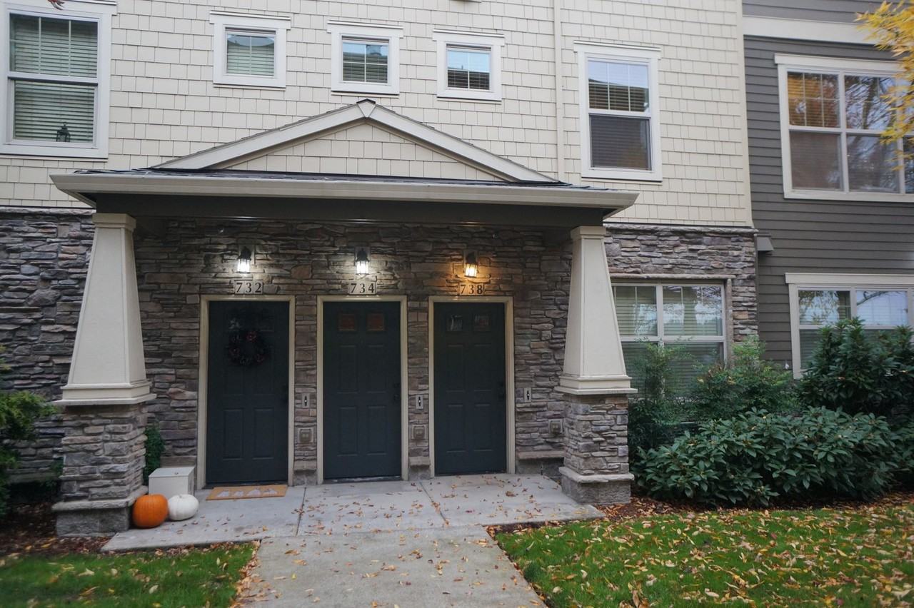 734 Ne Adwick Dr - Photo 7 of 37