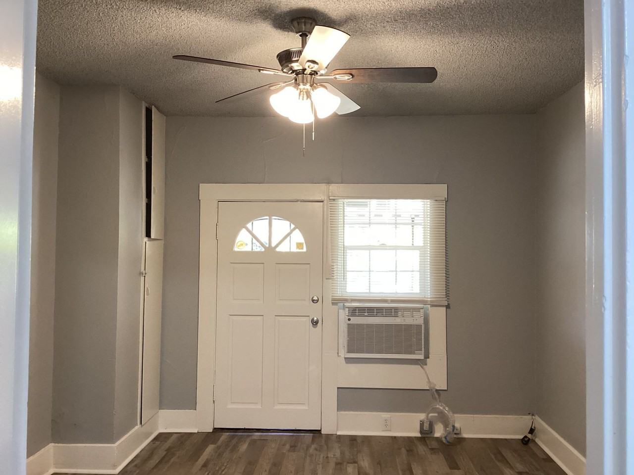 1530 1530 - 1532 N. Safford Ave - Photo 7 of 25