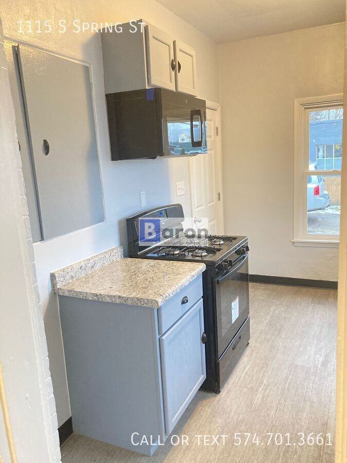 1115 S Spring St - Photo 4 of 11