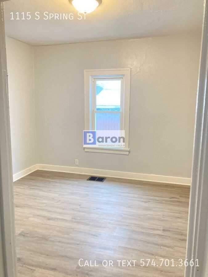 1115 S Spring St - Photo 7 of 11