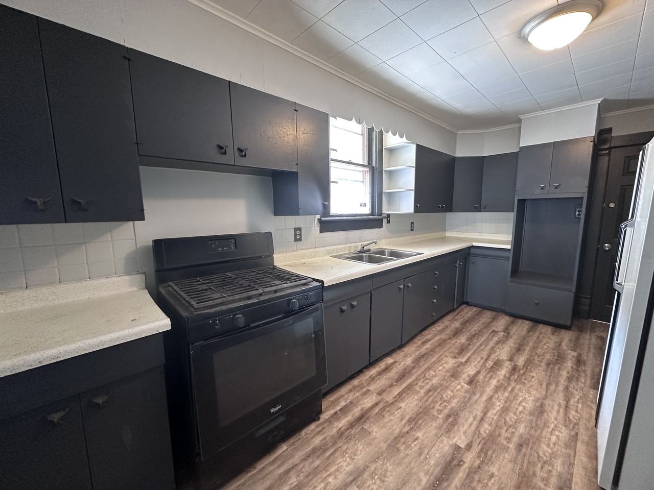 1018 Chandler St - Photo 2 of 17