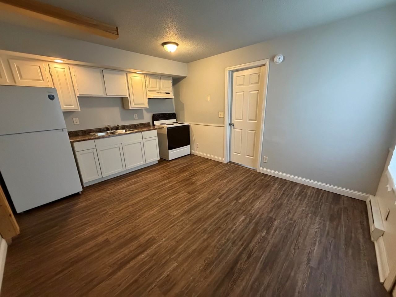 20 Elizabeth St Apt B - Photo 3 of 8