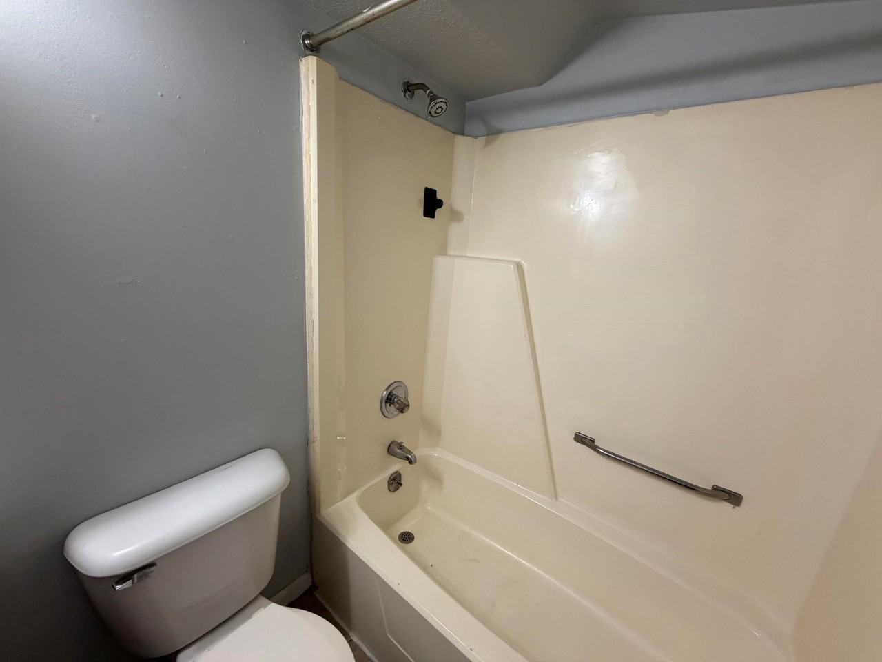 20 Elizabeth St Apt B - Photo 4 of 8