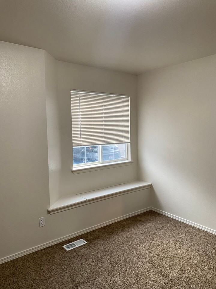 331 S Meridian Rd #202 - Photo 5 of 19