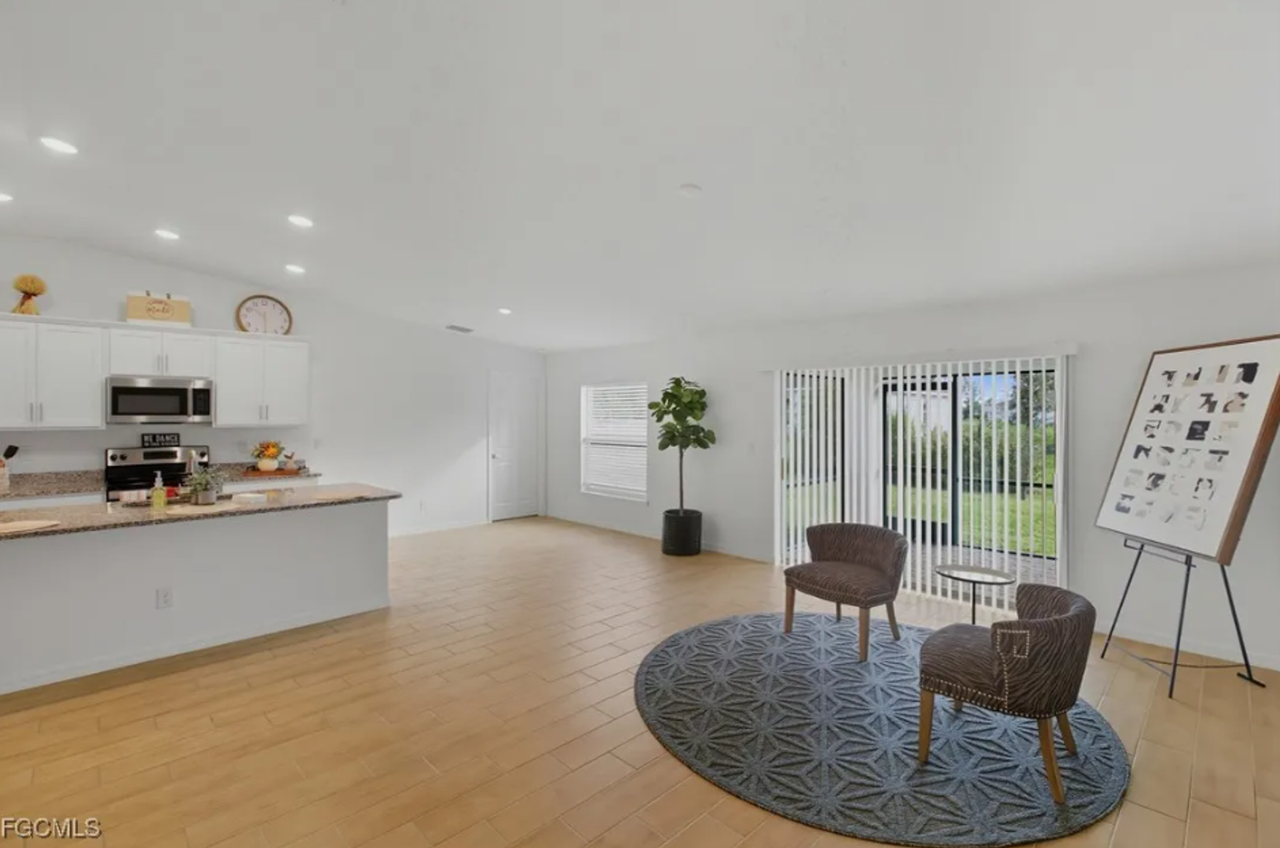 3749 Ne 15th Pl - Photo 2 of 23