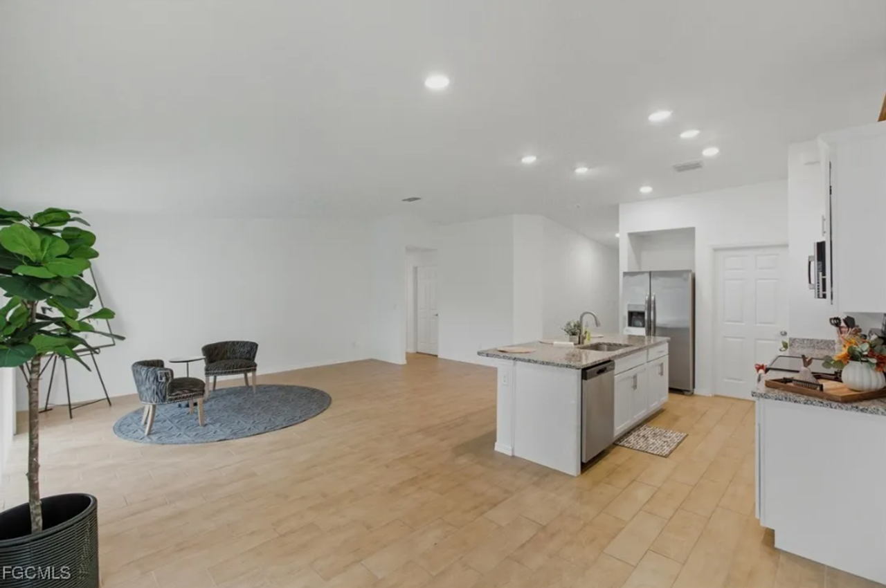 3749 Ne 15th Pl - Photo 5 of 23