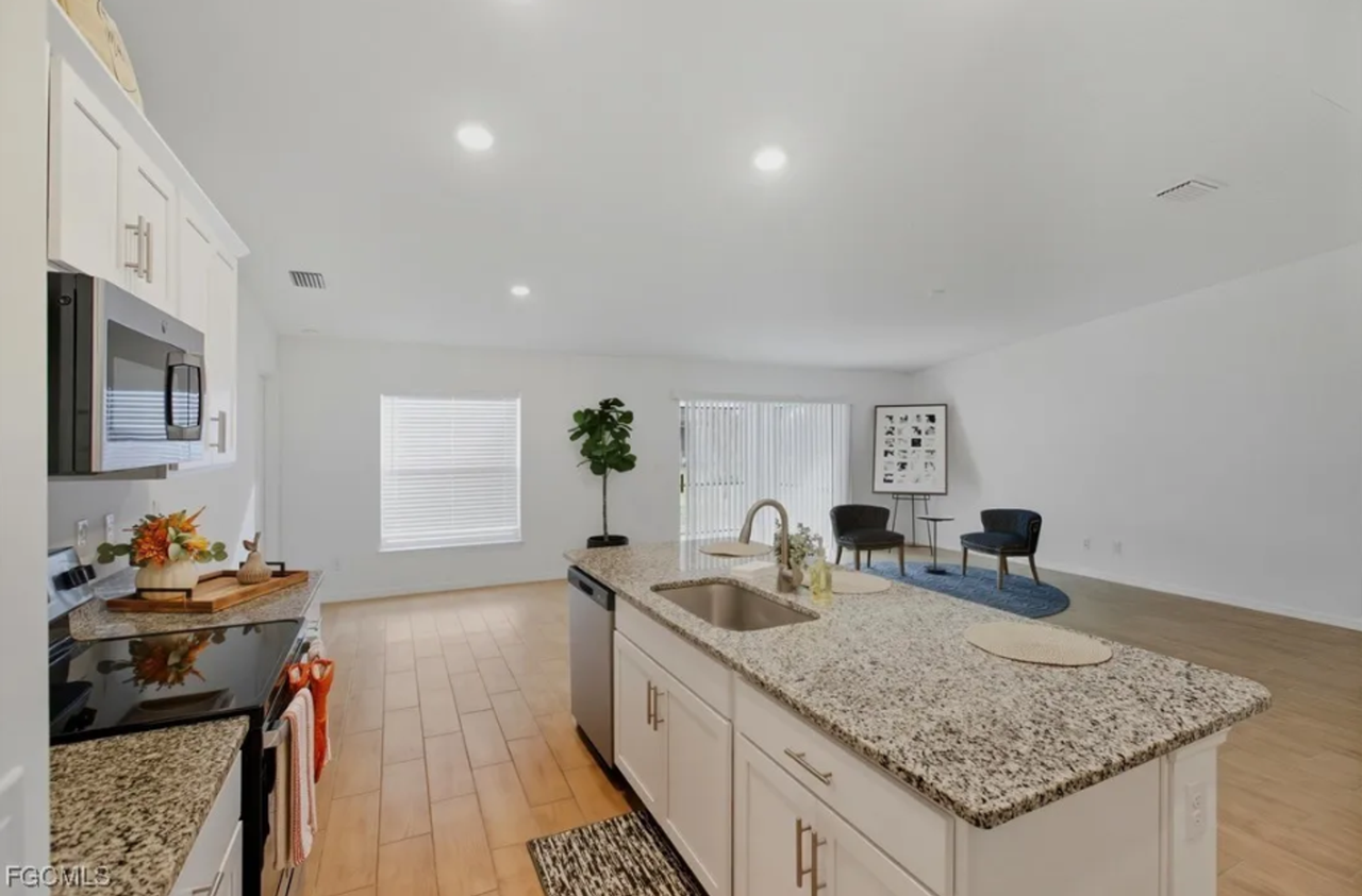 3749 Ne 15th Pl - Photo 7 of 23