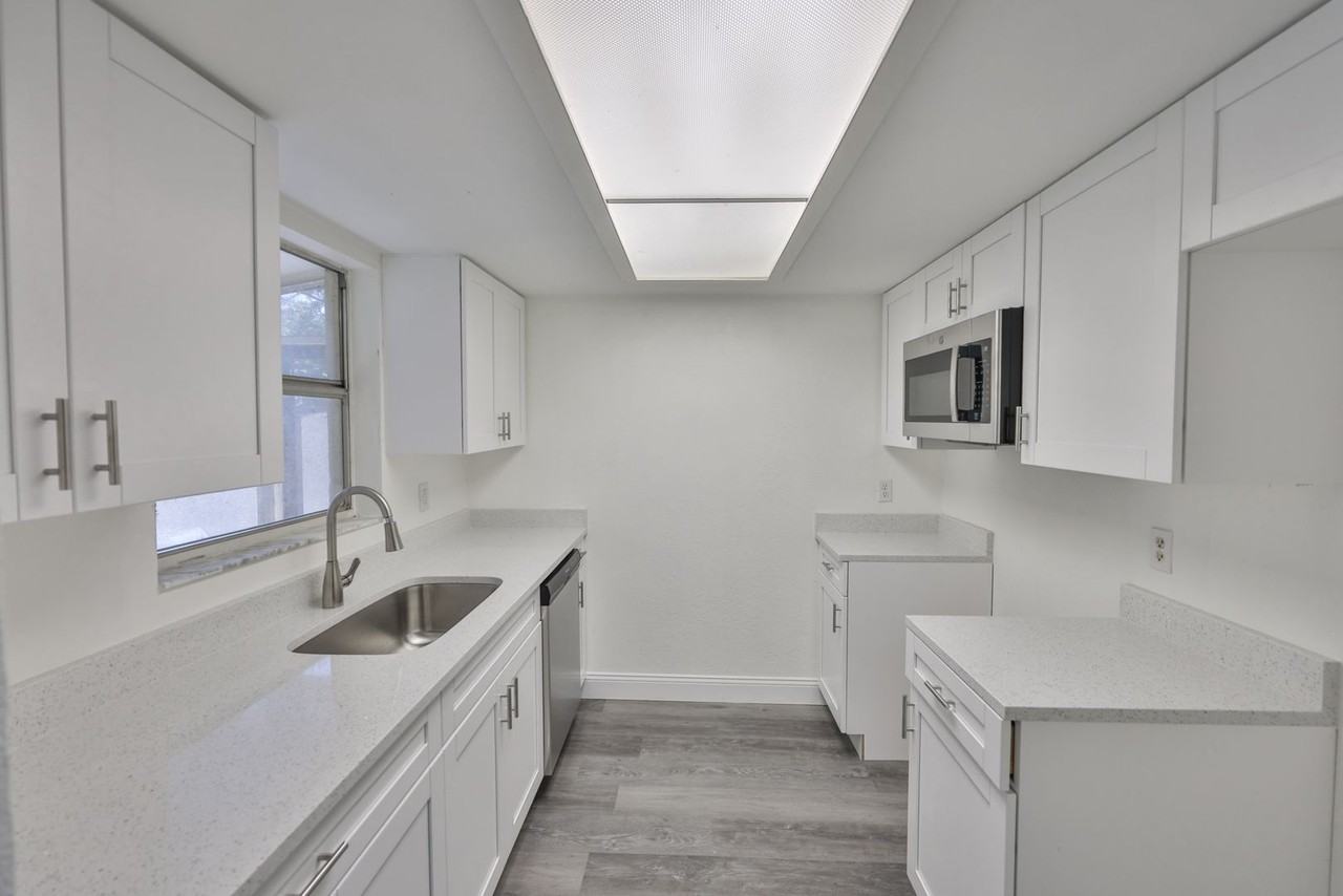 11507 Valencia Dr - Photo 2 of 33