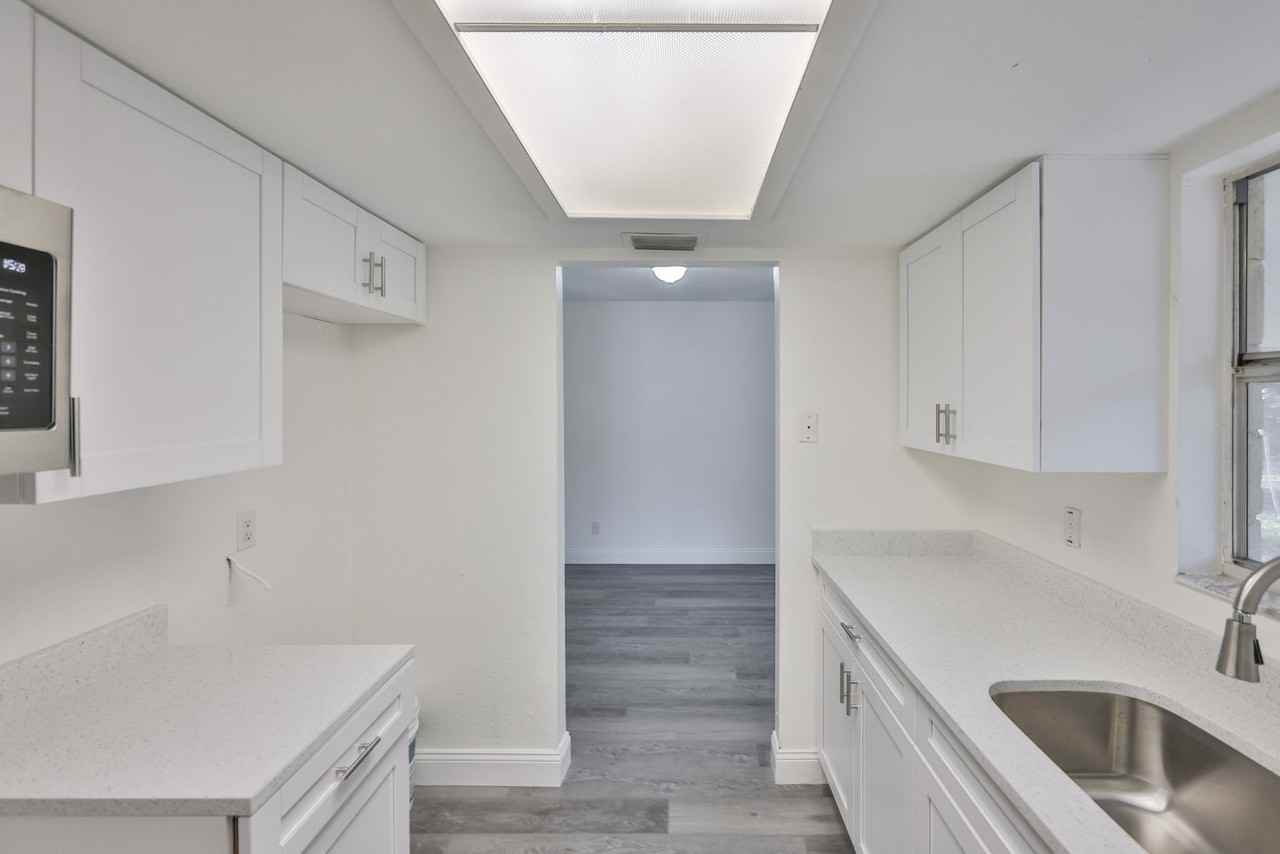 11507 Valencia Dr - Photo 3 of 33