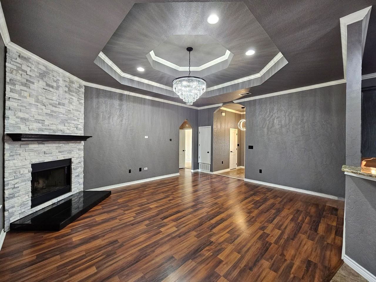 303 Belo Dr - Photo 6 of 30