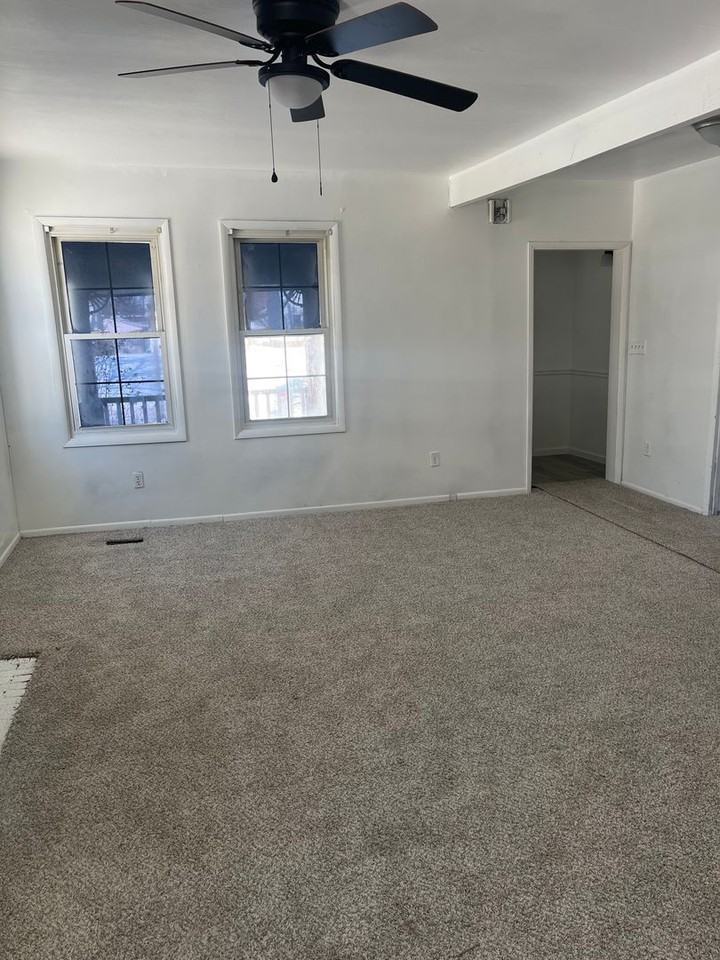 1040 Bryn Mawr Blvd - Photo 2 of 9