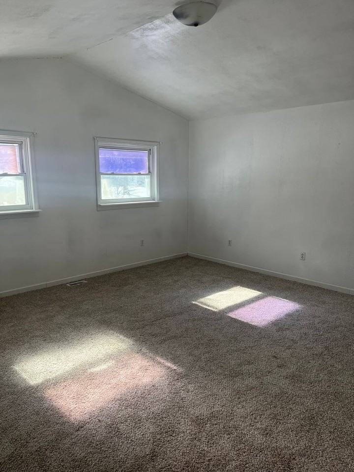 1040 Bryn Mawr Blvd - Photo 3 of 9