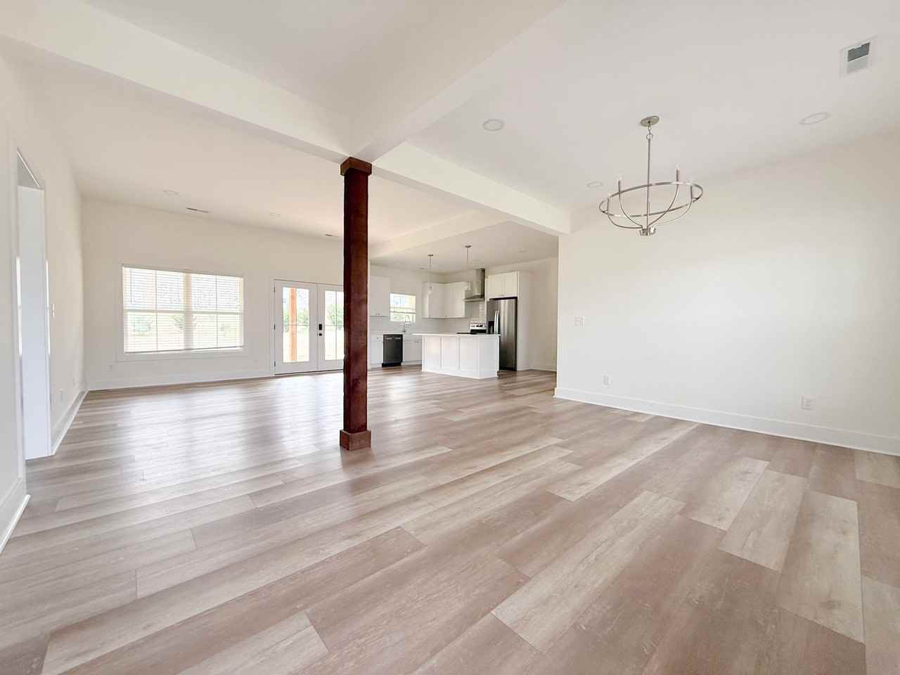 1408 Westbrook Cir - Photo 2 of 34