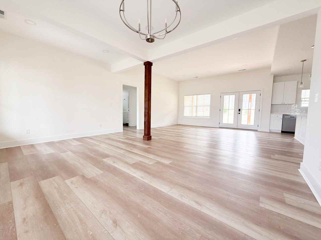 1408 Westbrook Cir - Photo 3 of 34